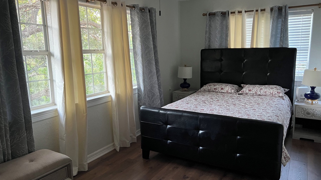 Photo of Bedroom in Kyle