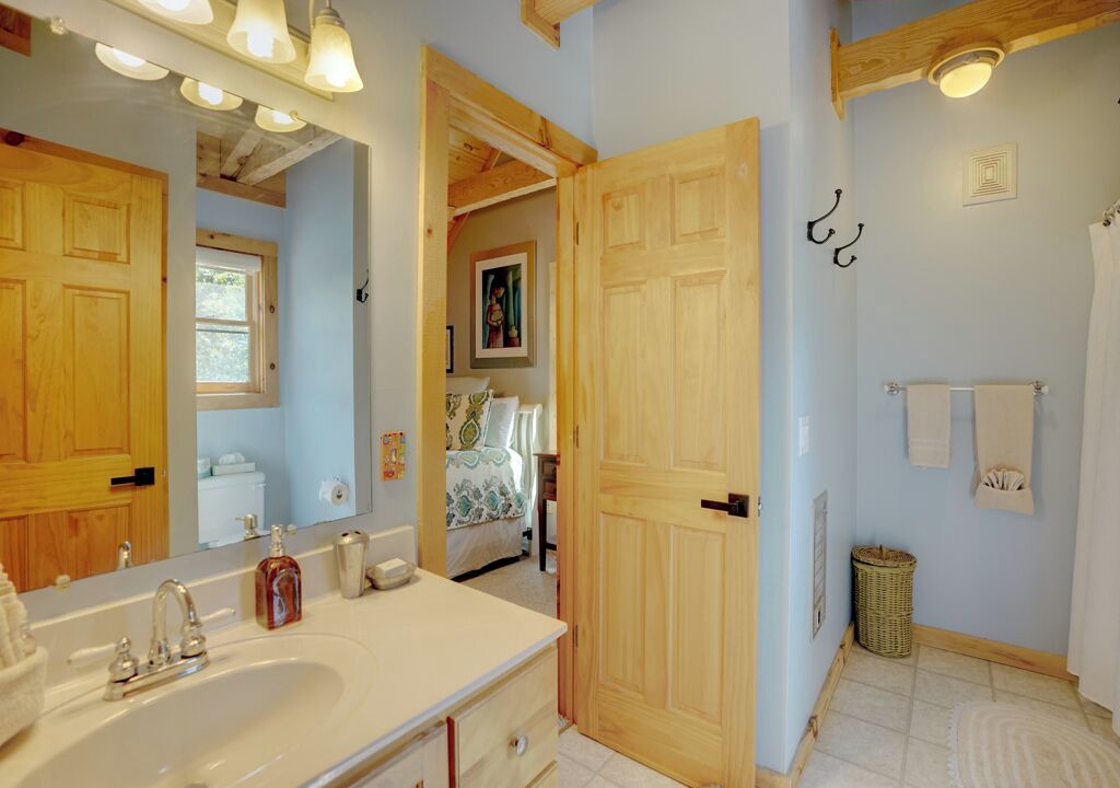 Photo of Bathroom in Seven Devils