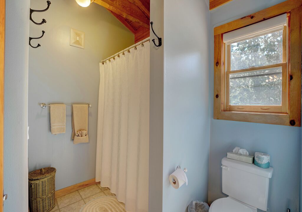 Photo of Bathroom in Seven Devils
