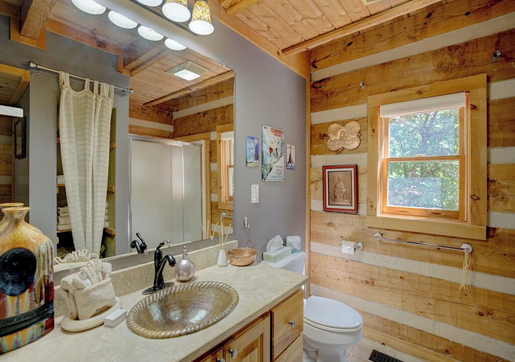 Photo of Bathroom in Seven Devils
