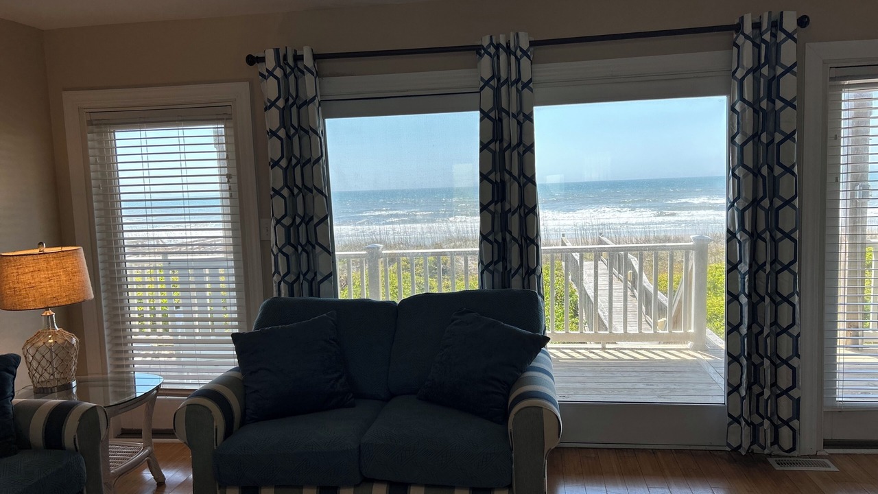 Photo of Livingroom in Pine Knoll Shores