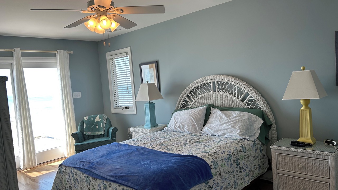 Photo of Bedroom in Pine Knoll Shores