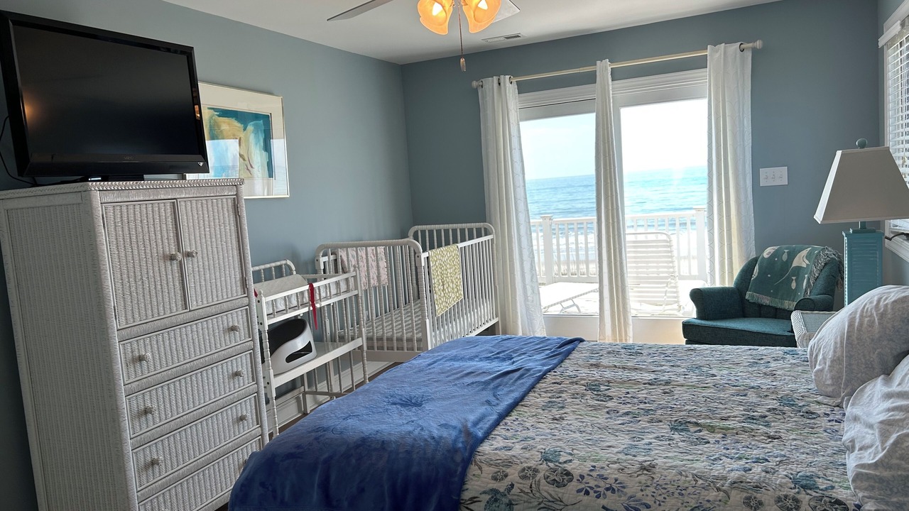 Photo of Bedroom in Pine Knoll Shores