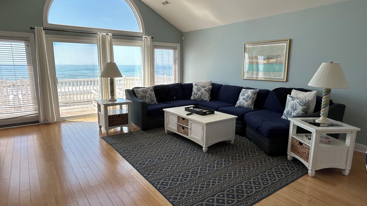 Photo of Livingroom in Pine Knoll Shores