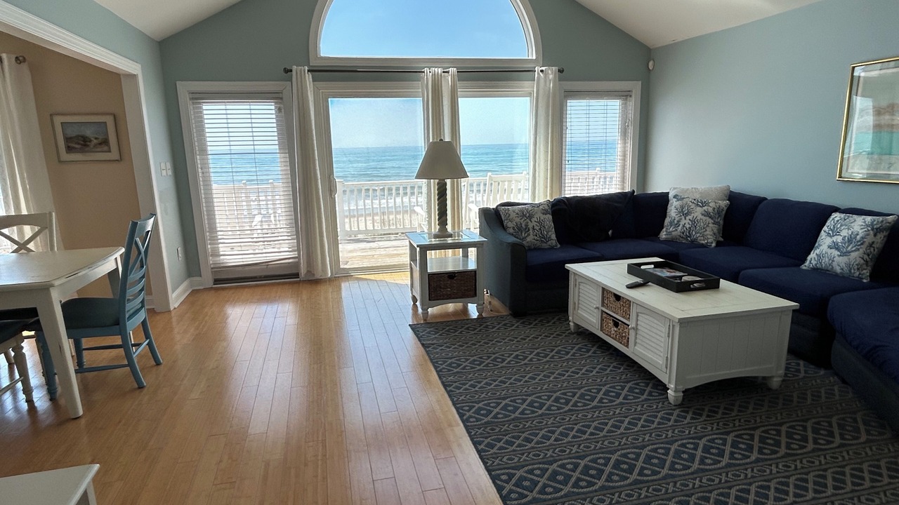 Photo of Livingroom in Pine Knoll Shores