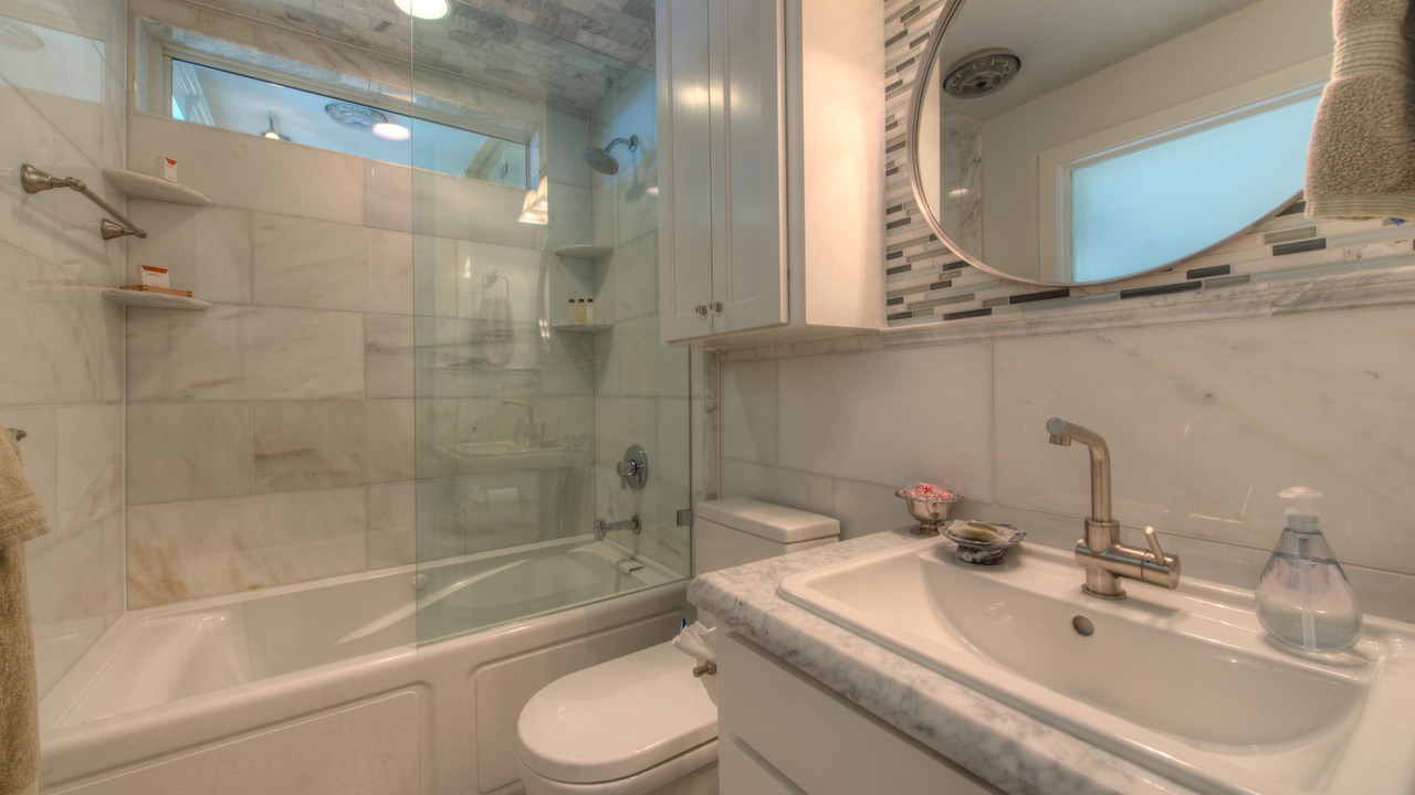 Photo of Bathroom in East Cesar Chavez