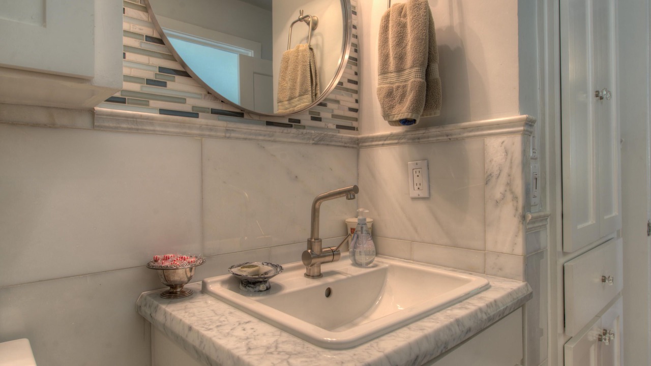 Photo of Bathroom in East Cesar Chavez
