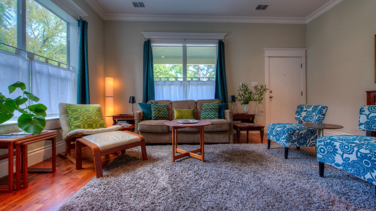 Photo of Livingroom in East Cesar Chavez