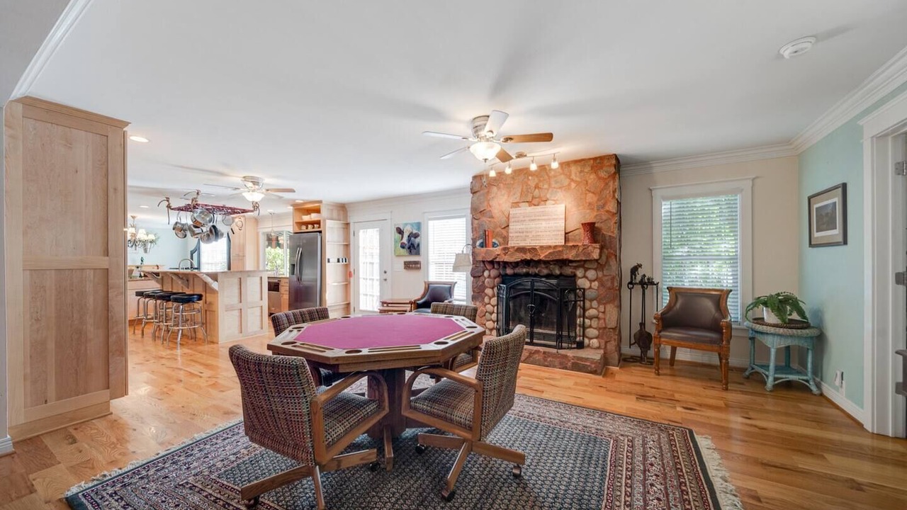 Photo of Livingroom in Coopertown