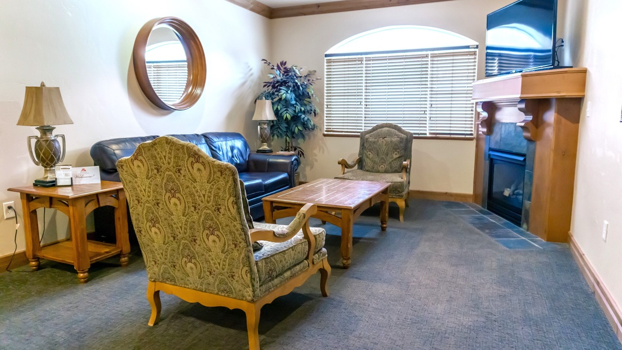 Photo of Livingroom in Midway