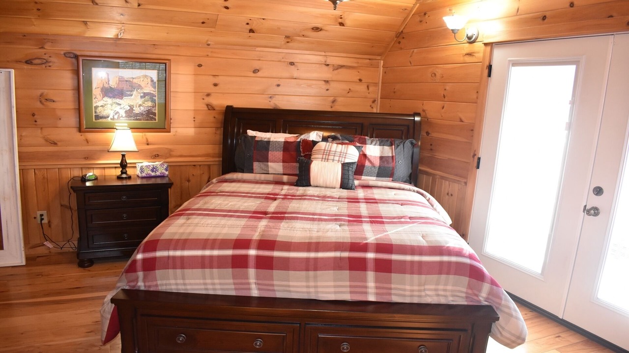 Photo of Bedroom in Broken Bow