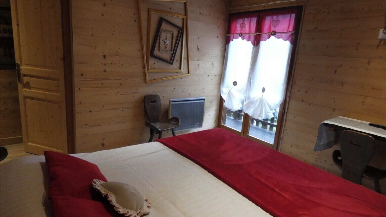Photo of Bedroom in Thones