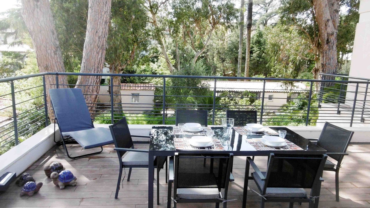 Photo of Outdoor in California - Pezou