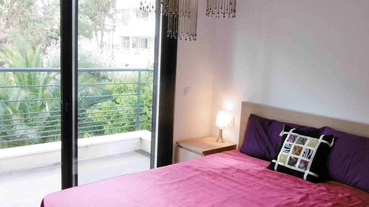 Photo of Bedroom in California - Pezou