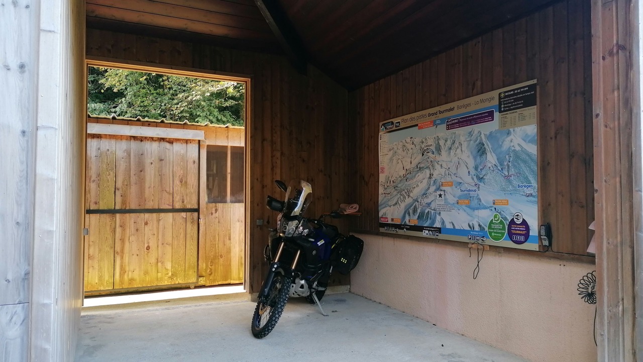 Photo of Outdoor in Campan