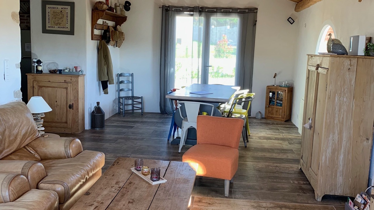 Photo of Livingroom in Les Mages