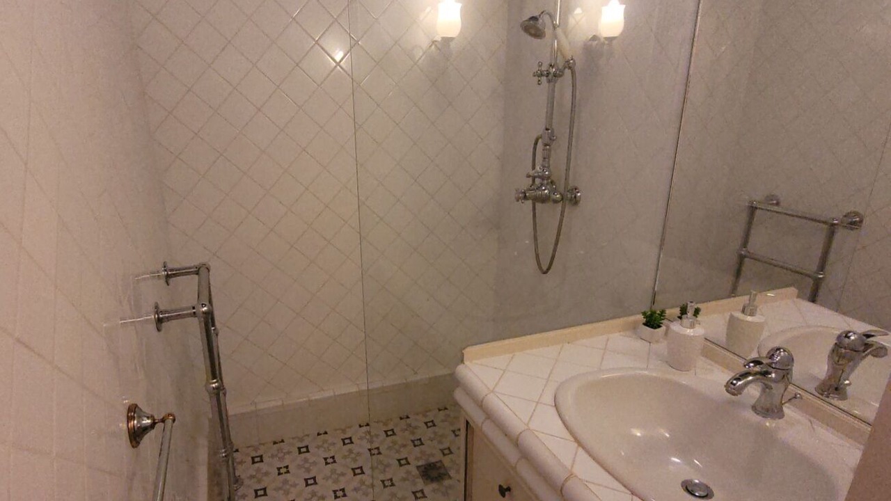 Photo of Bathroom in Quartier de l'Ecole-Militaire