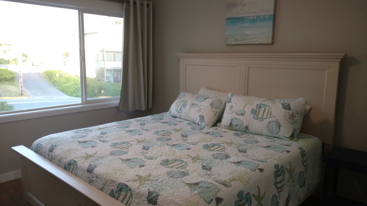 Photo of Bedroom in Lincoln City