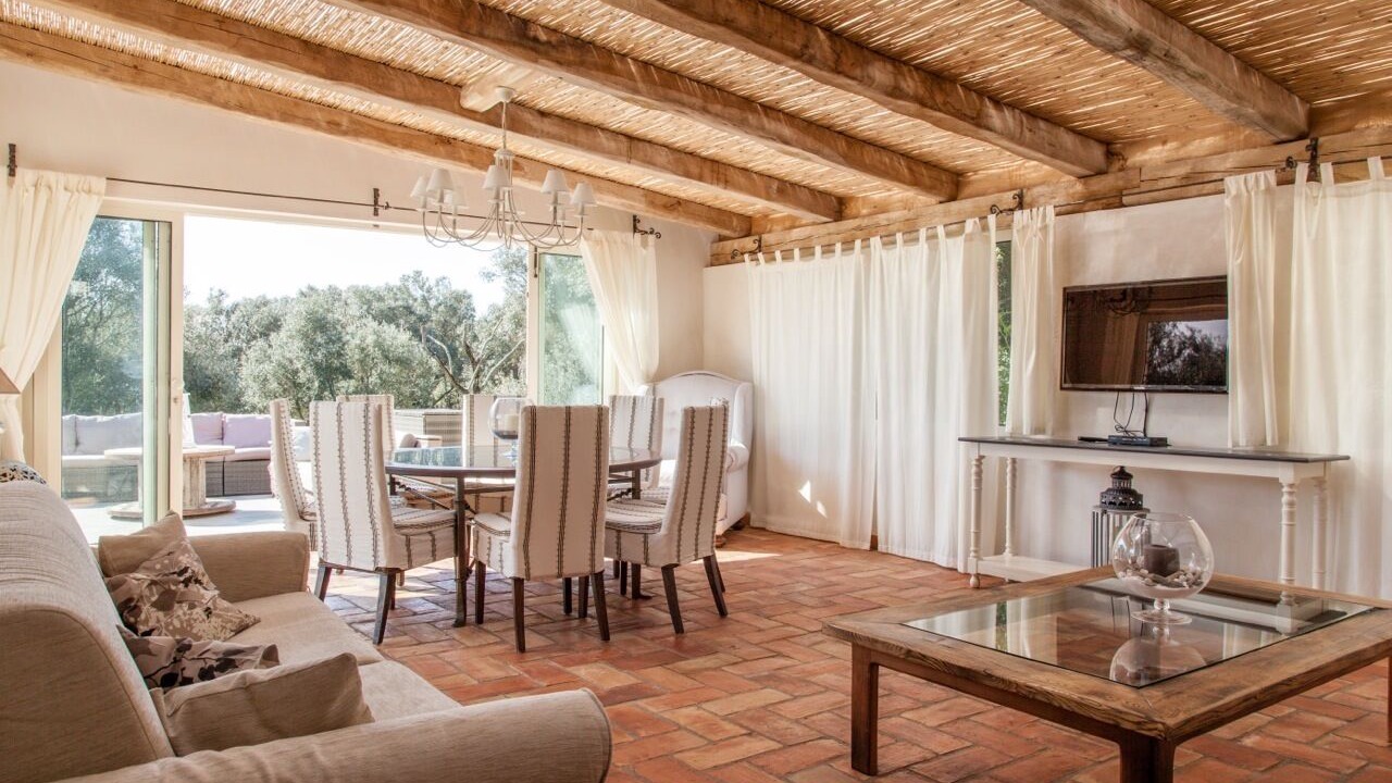 Photo of Livingroom in Bonifacio