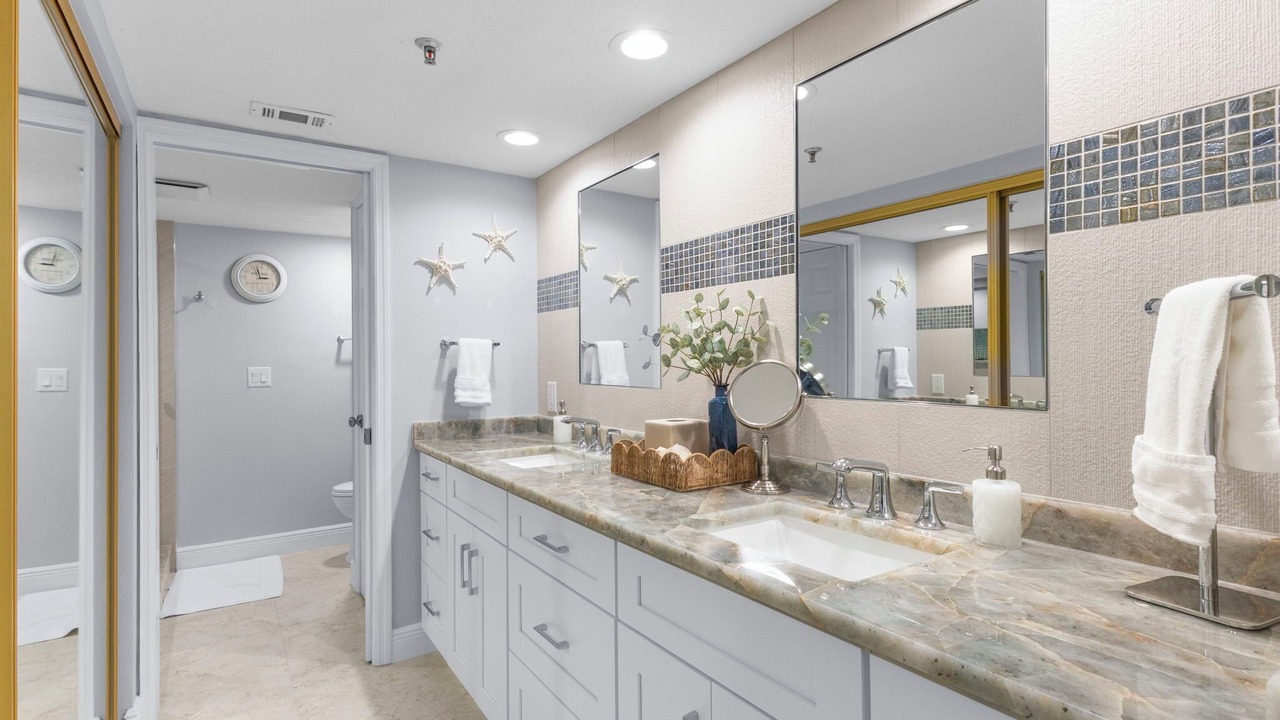 Photo of Bathroom in Independence Square
