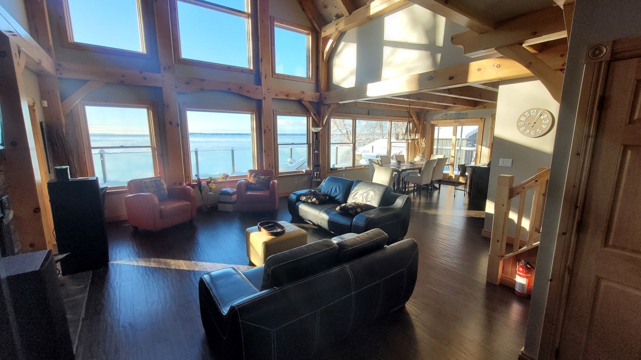 Photo of Livingroom in Oro Station