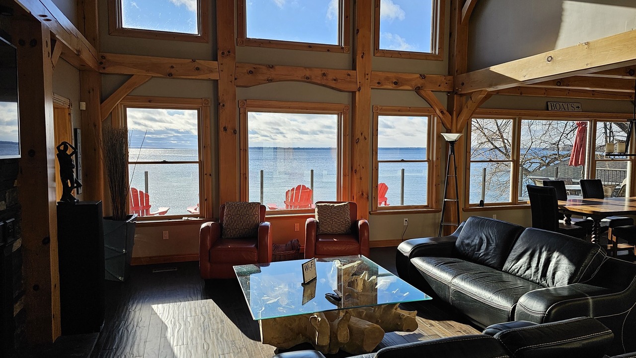 Photo of Livingroom in Oro Station