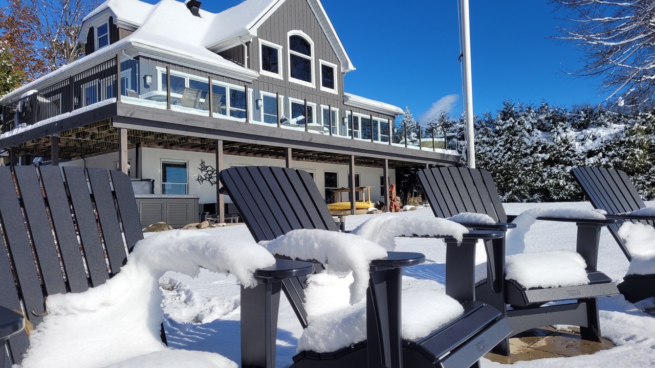 Photo of Outdoor in Oro Station