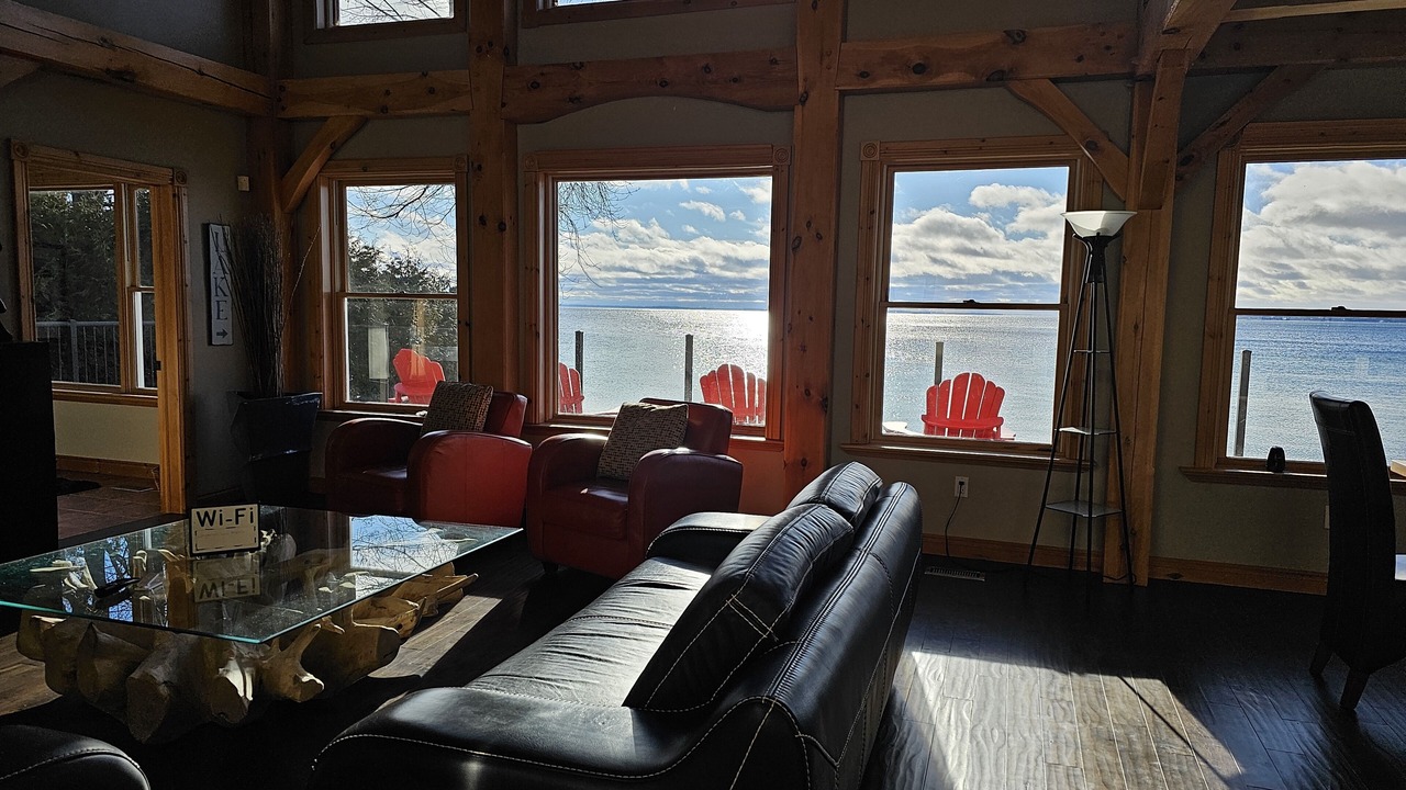 Photo of Livingroom in Oro Station