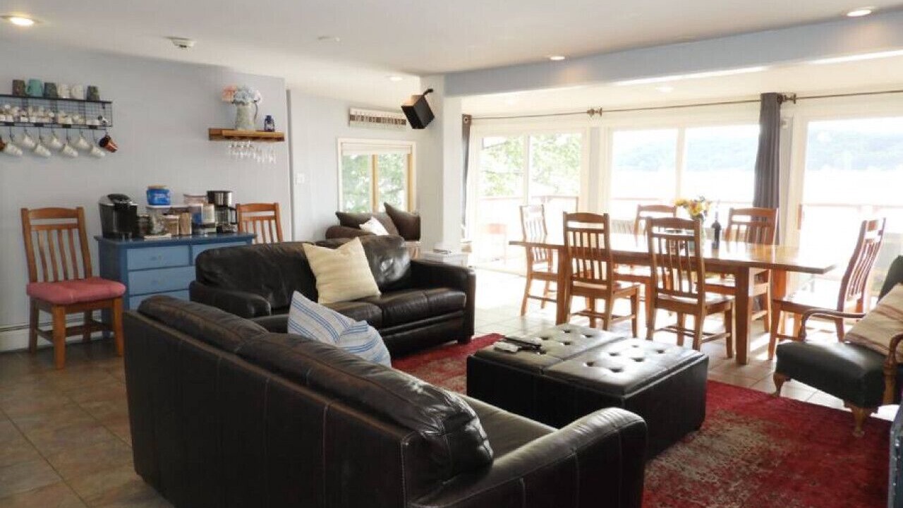 Photo of Livingroom in Livonia Center