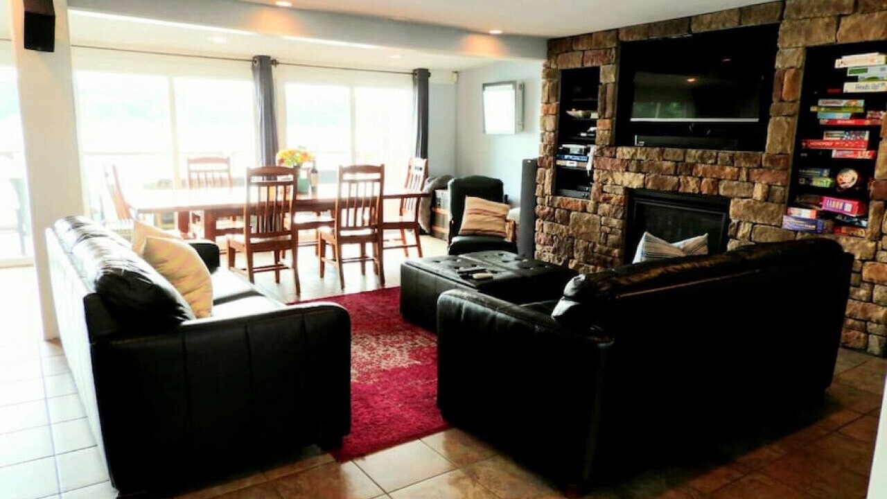 Photo of Livingroom in Livonia Center