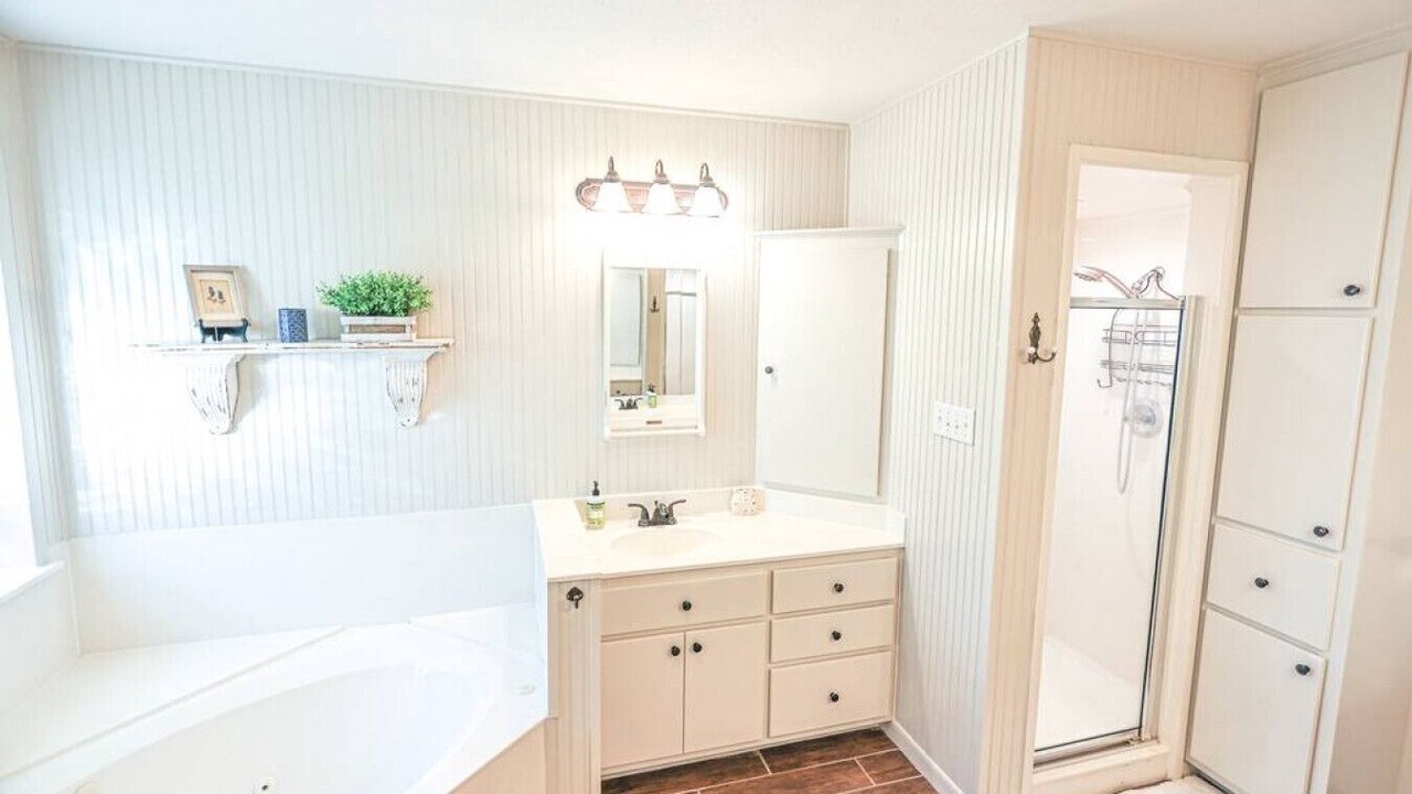 Photo of Bathroom in Schulenburg