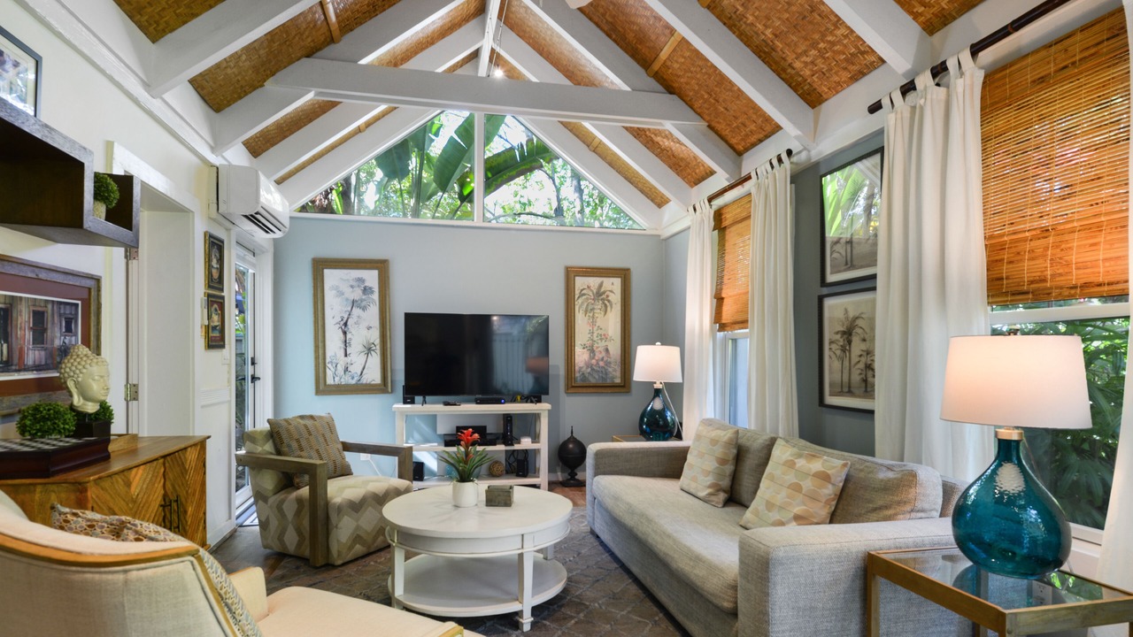 Photo of Livingroom in Historic Seaport