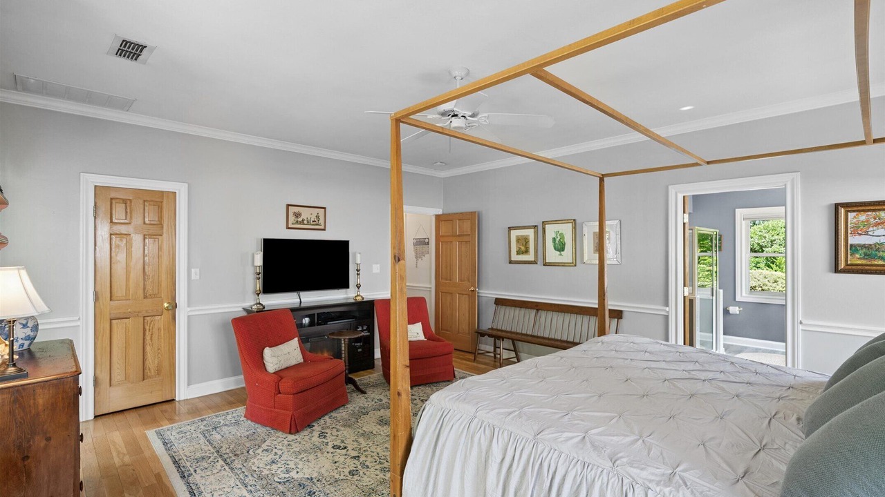 Photo of Livingroom in Canton