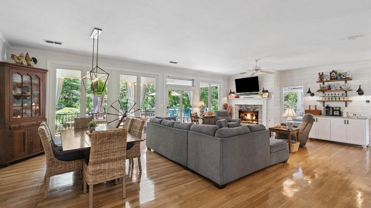 Photo of Livingroom in Canton