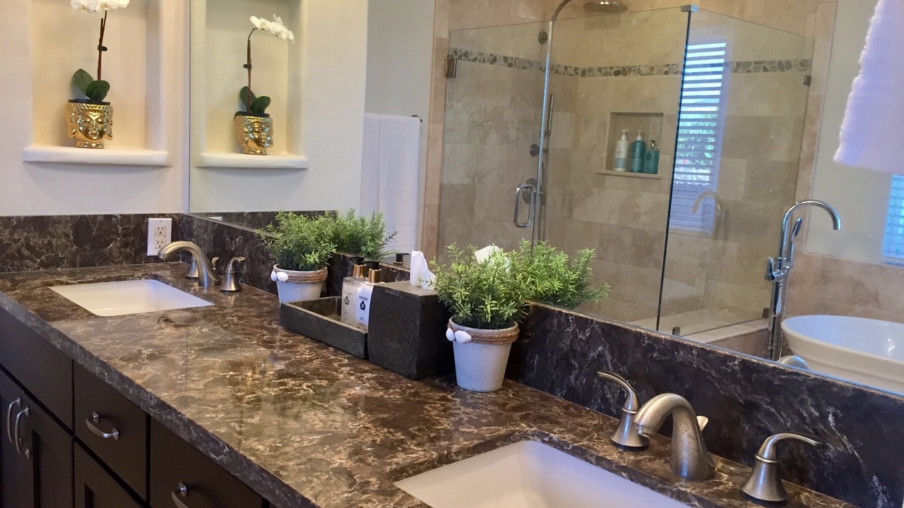 Photo of Bathroom in Alii Heights Mauka