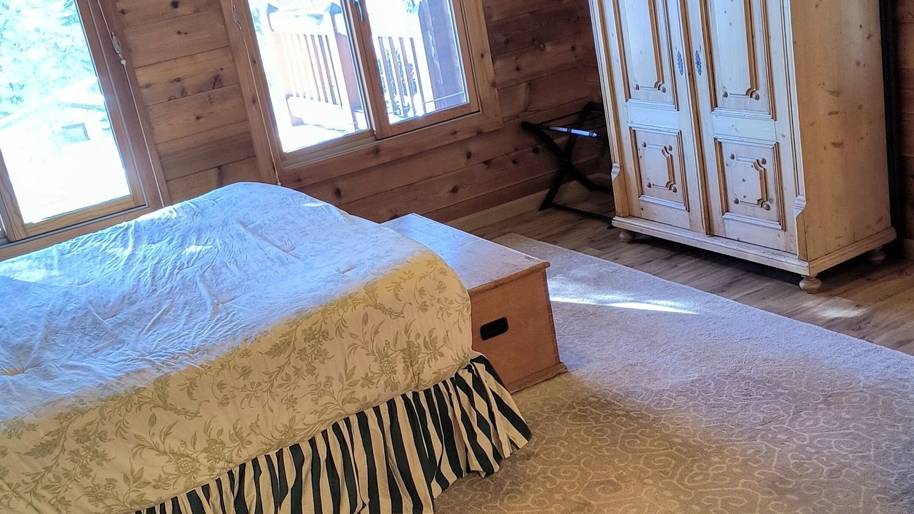 Photo of Bedroom in Lake Forest
