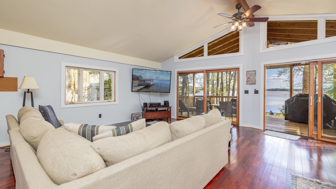 Photo of Livingroom in Wildwood Point