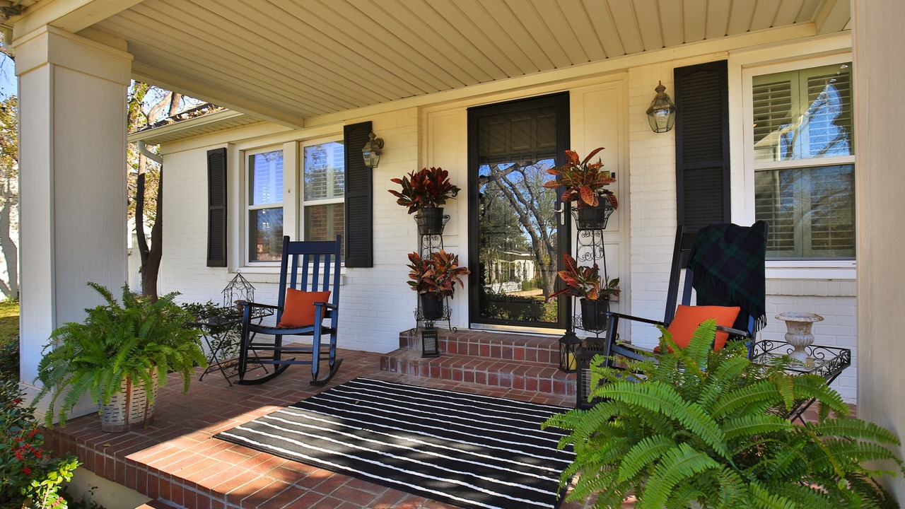 Photo of Patio Balcony in Sayles Blvd. Area