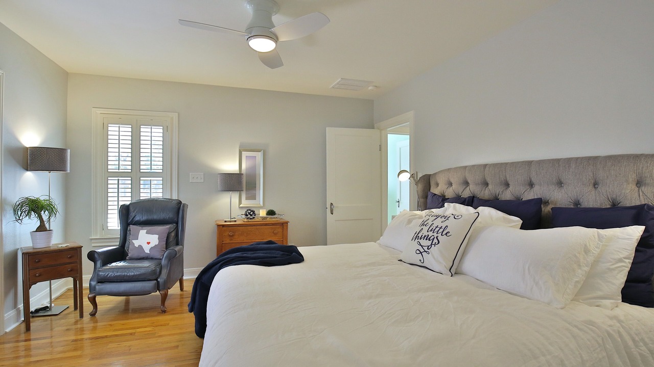 Photo of Bedroom in Sayles Blvd. Area