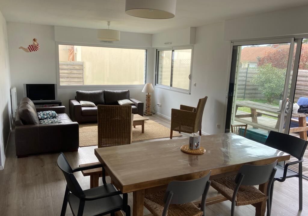 Photo of Livingroom in Saint-Michel-Chef-Chef