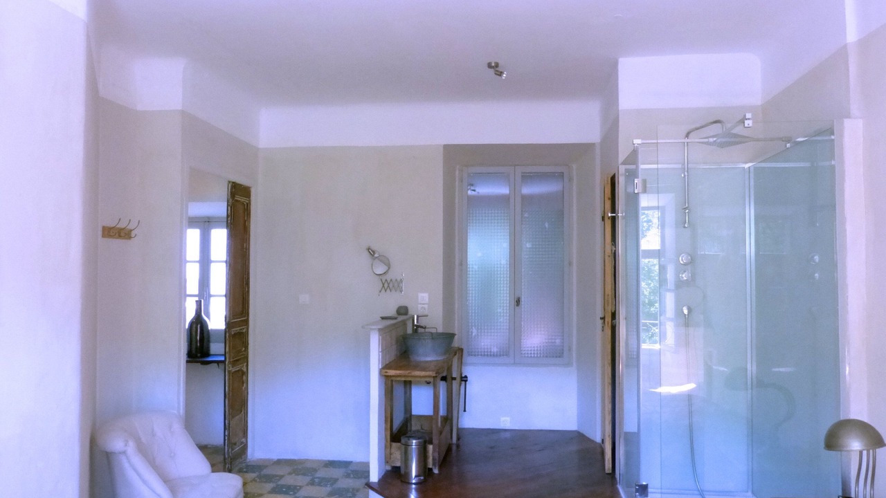 Photo of Bathroom in Thoiras