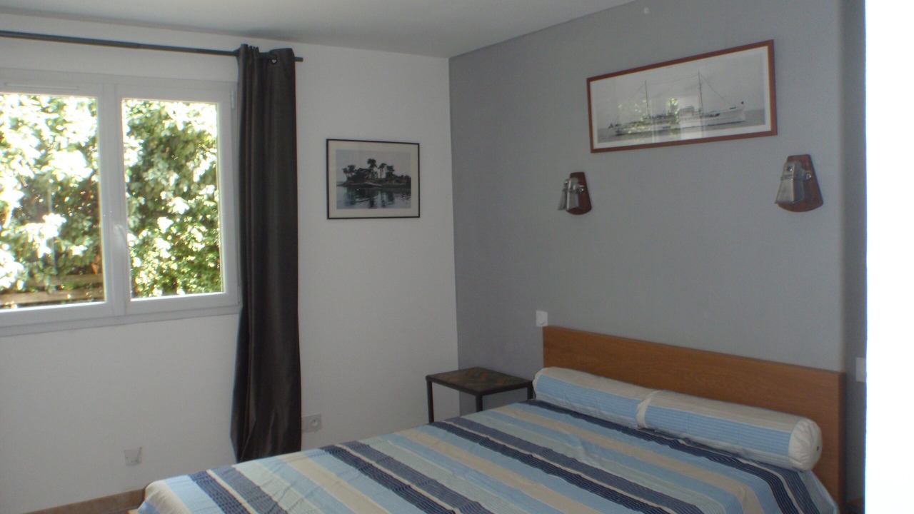 Photo of Bedroom in Plougoumelen