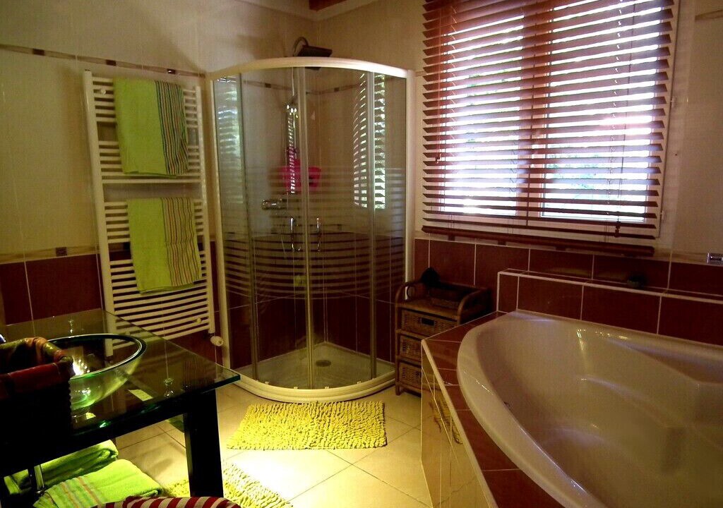 Photo of Bathroom in Reynes