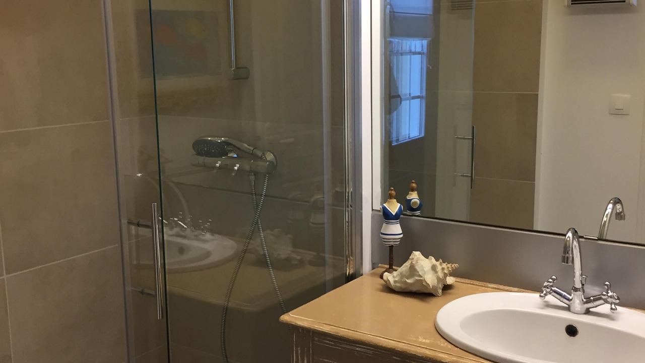 Photo of Bathroom in Saint-Coulomb