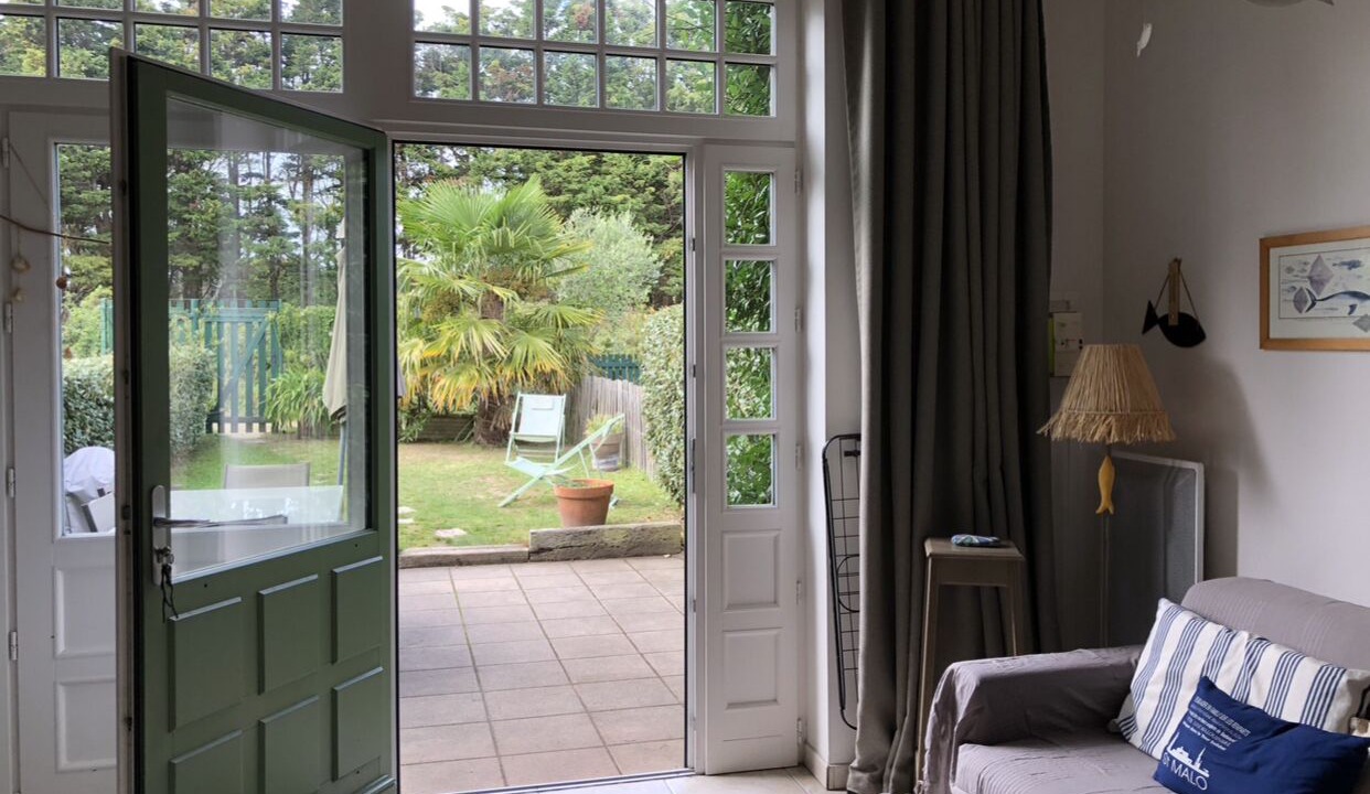 Photo of Livingroom in Saint-Coulomb