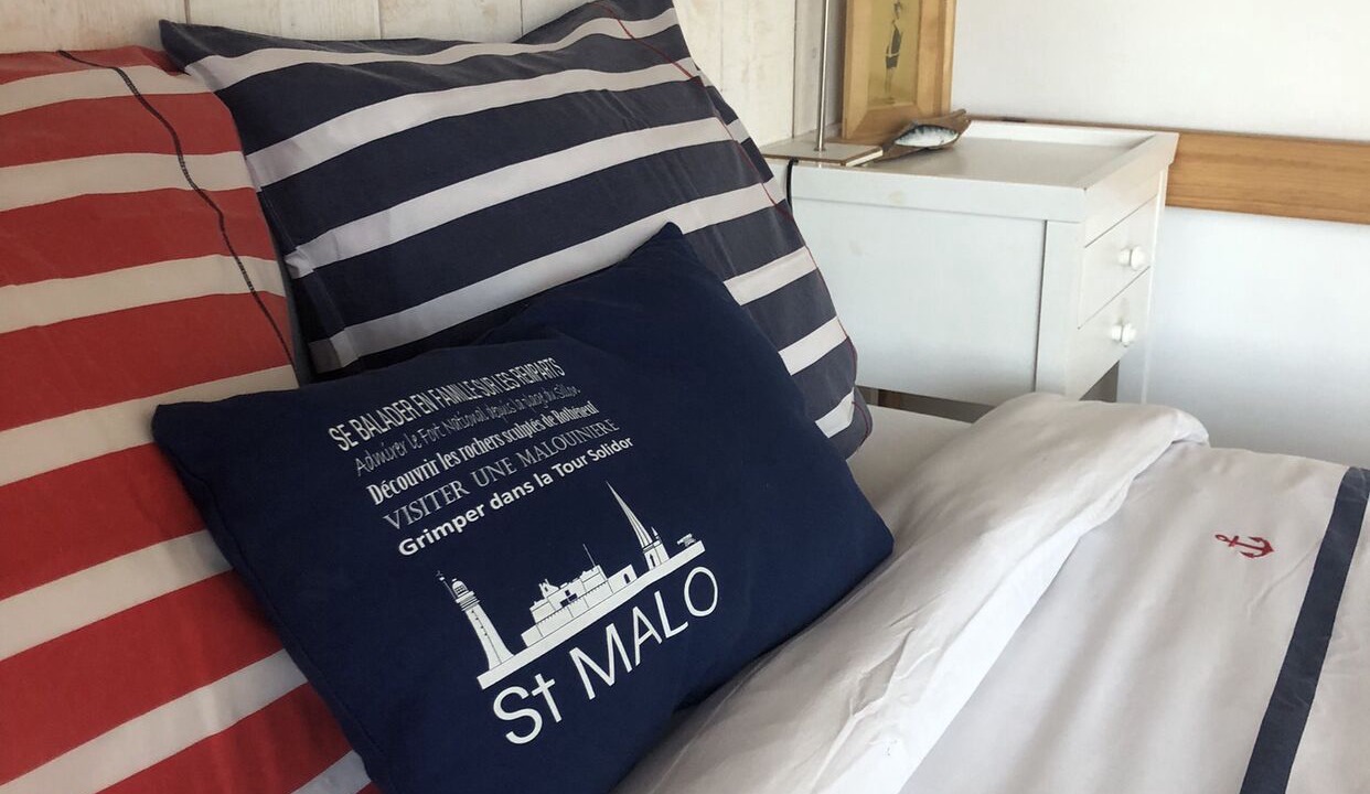 Photo of Bedroom in Saint-Coulomb