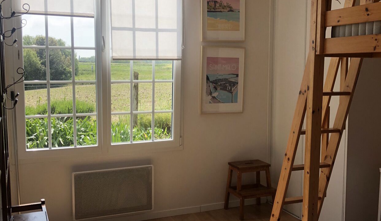 Photo of Bedroom in Saint-Coulomb