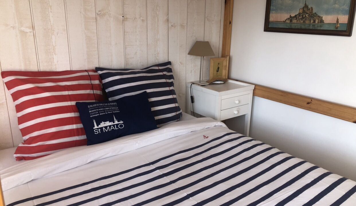 Photo of Bedroom in Saint-Coulomb