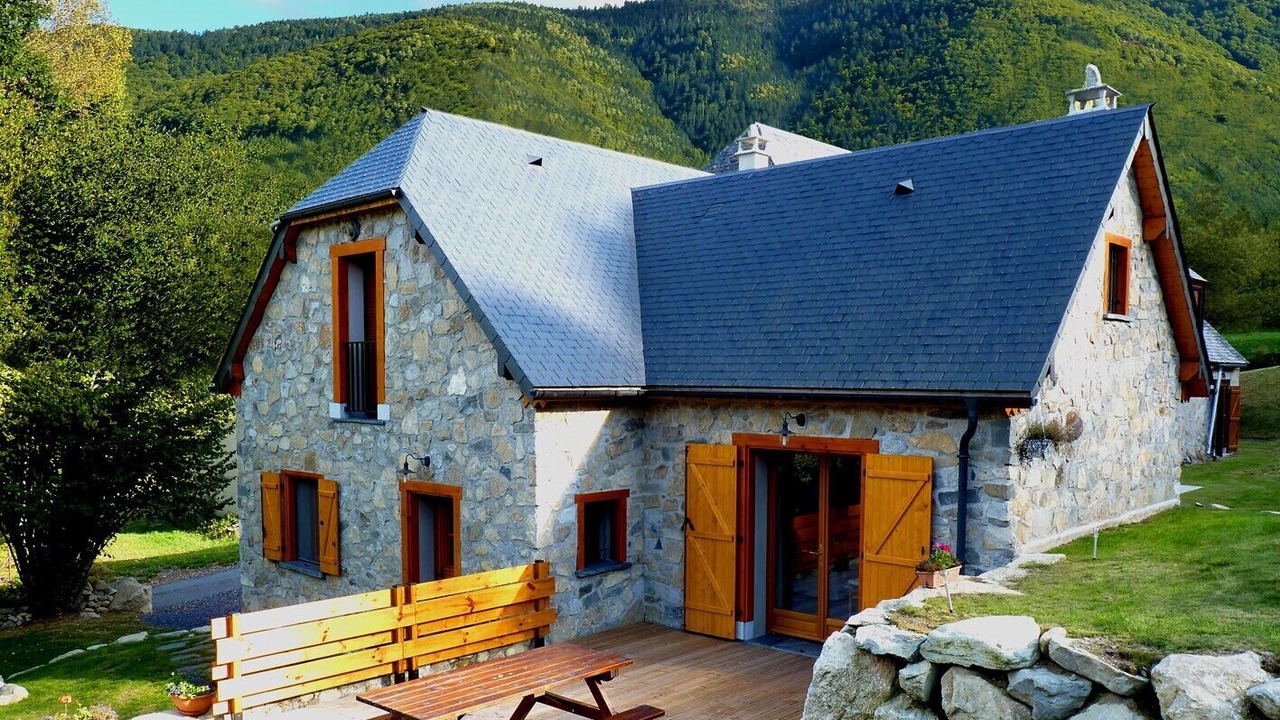 Photo of Outdoor in Bun
