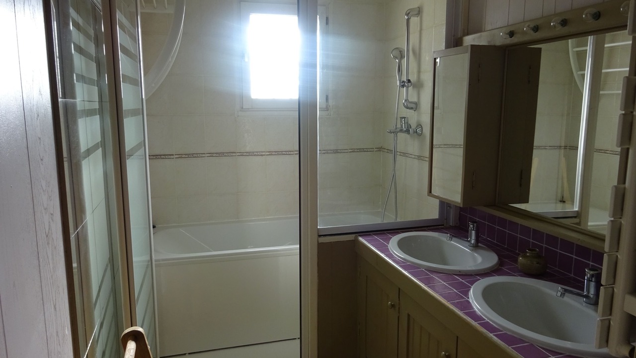 Photo of Bathroom in Senlis